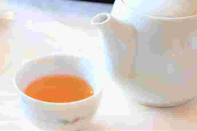 ニンニクの芽の匂いを抑制する効果がある烏龍茶