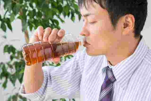 ニンニクの芽の匂いを消すために水分を取る人