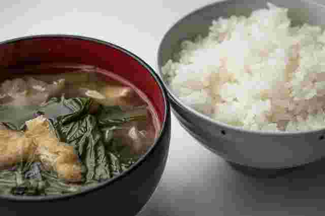 日本の食卓に欠かせないご飯と味噌汁
