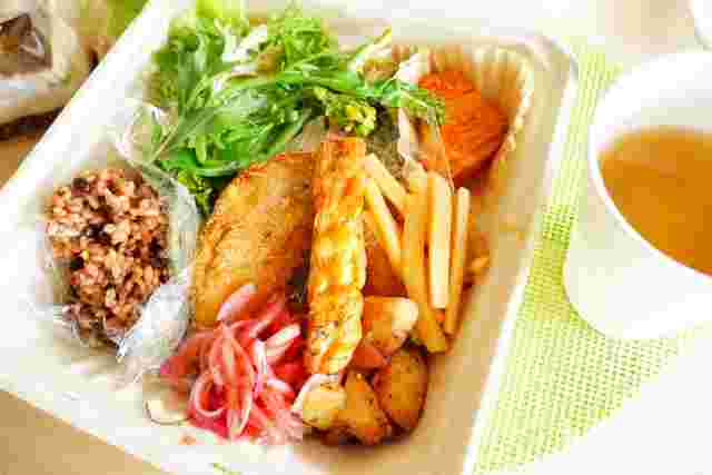 テイクアウトの昼ごはん