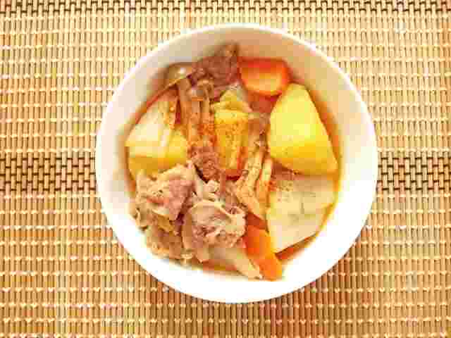 きのこ入りの変わり種肉じゃが