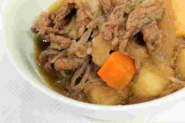 牛肉がたっぷり入った肉じゃが