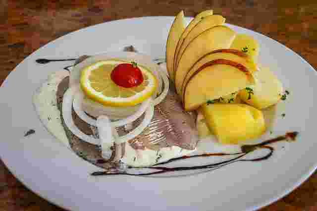 シュールストレミングを使った料理
