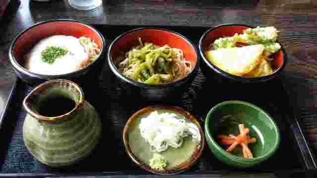 3種類の蕎麦がセットになったお膳