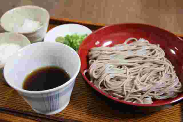ざるそばと麺つゆ