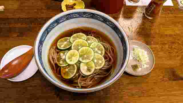 温かいすだち蕎麦