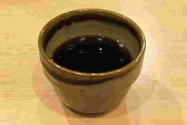 器に入った麺つゆ