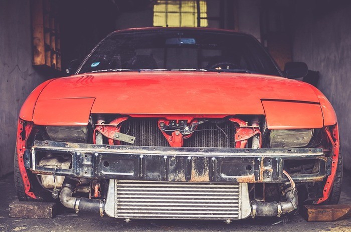 車のバンパーとは何の為のもの?・バンパー修理方法・グッズ