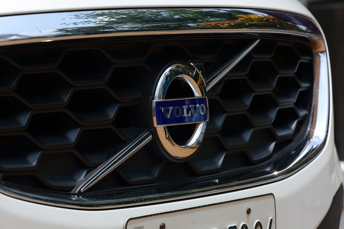 ボルボV40の燃費はどれくらい?燃費計の設定方法