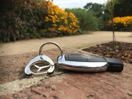 スマートキーの仕組みと使い方!ケース5選!