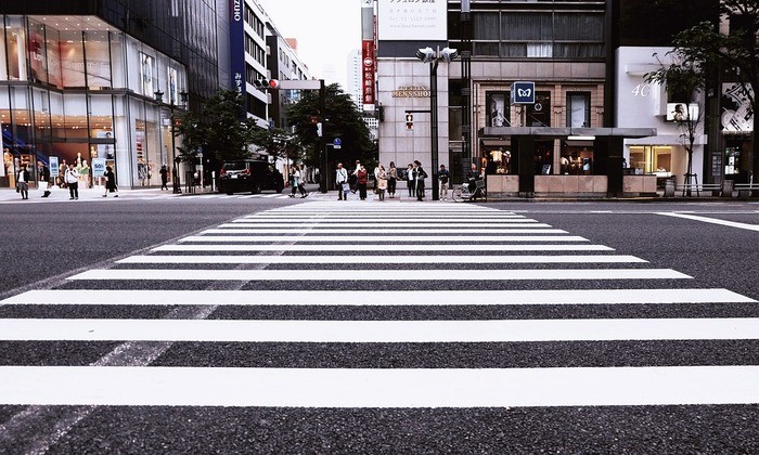 横断歩道の標識は誘拐をイメージしている?ひし形の意味