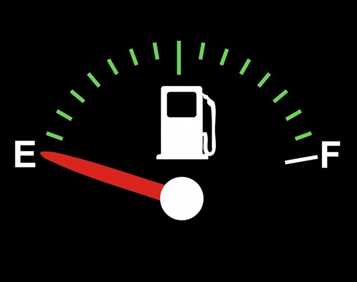 無鉛プレミアムガソリンとレギュラーの違い・価格・使用燃料の車