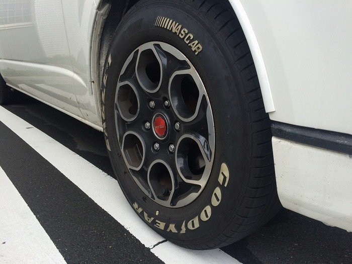 タイヤの表記の見方と意味・製造・サイズの表記|バイク