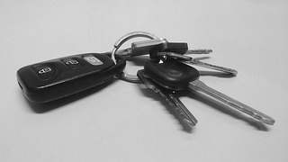 【メーカー別】車の鍵を紛失した場合の作成方法・料金の目安