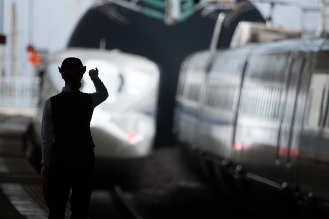 【種類別】年末年始の帰省ラッシュの時期|新幹線/車/飛行機