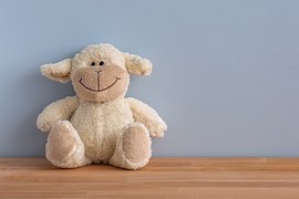チャイルドシートにおもちゃ・手作りの方法