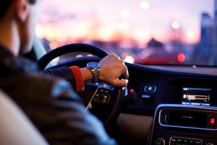パッシングのやり方・対向車へのメッセージ8つ・注意点