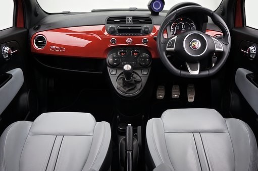 車のシート汚れの落とし方・対策｜カバー/白い/血