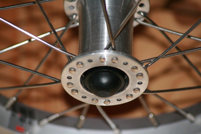 自転車ホイールの交換方法/工賃・ハブ/スポークの交換方法