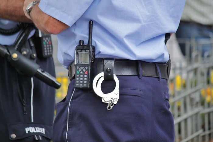 もし無免許運転で捕まったら|無免許運転と幇助の罪・欠格期間・未成年の場合