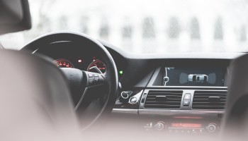 車のダッシュボードをおしゃれに｜方法・飾り・掃除・熱対策