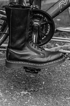 ペダル交換の方法(車/自転車/三輪車など)|外し方・工具・工賃・効果