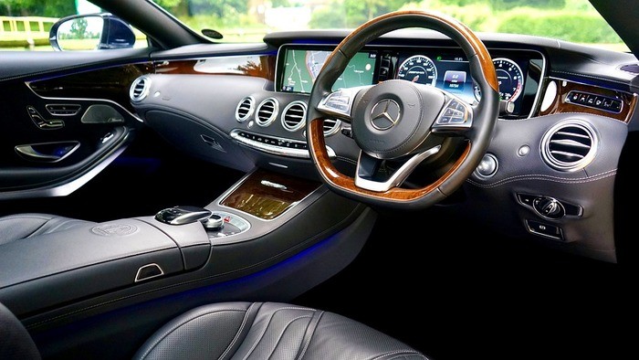 車でのワイヤレスイヤホン紹介・イヤホン使用は違反?