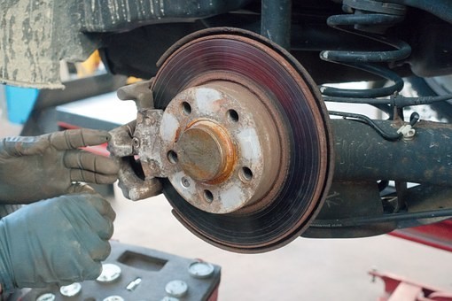 ブレーキキャリパーの塗装の特徴とオーバーホールとの違い