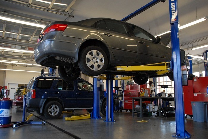 車のオーバーヒートの原因・対処方法/対策・修理代はいくら?