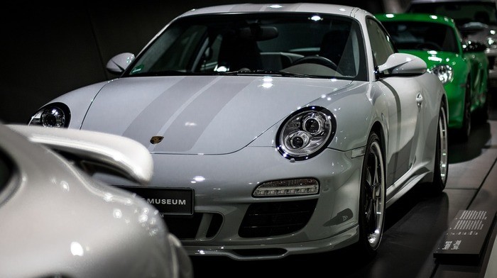 右ハンドルのポルシェはださい？中古車と新車の選び方