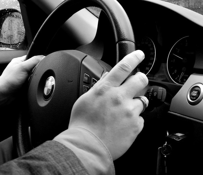 縦列駐車が難しい理由・縦列駐車の4つのコツ