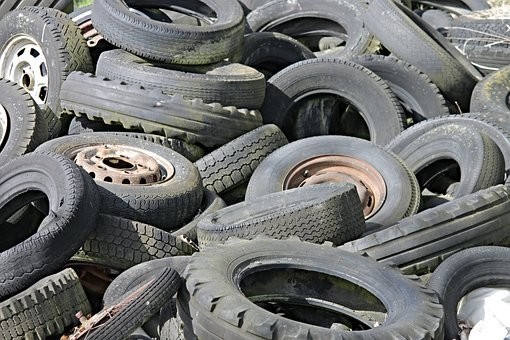 【季節別】タイヤのスリップサインの見方・交換目安|ノーマル