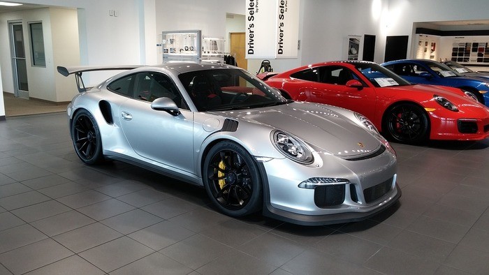 右ハンドルのポルシェはださい？中古車と新車の選び方