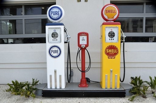 無鉛プレミアムガソリンとレギュラーの違い・価格・使用燃料の車