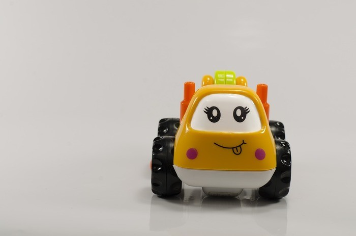 チャイルドシートにおもちゃ・手作りの方法