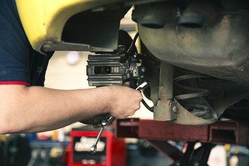 オイル漏れの修理方法・添加物とオイル漏れの原因・車検