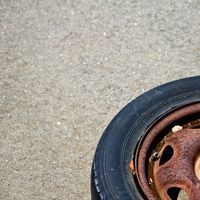 【種類別】タイヤ履き替えにかかる工賃｜スタッドレスタイヤ