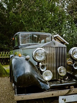 【メーカー別】昔の車と燃費と特徴|かっこいい/車椅子
