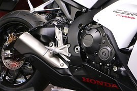ブレーキホースの交換方法・時期・自作方法・工賃・メーカー