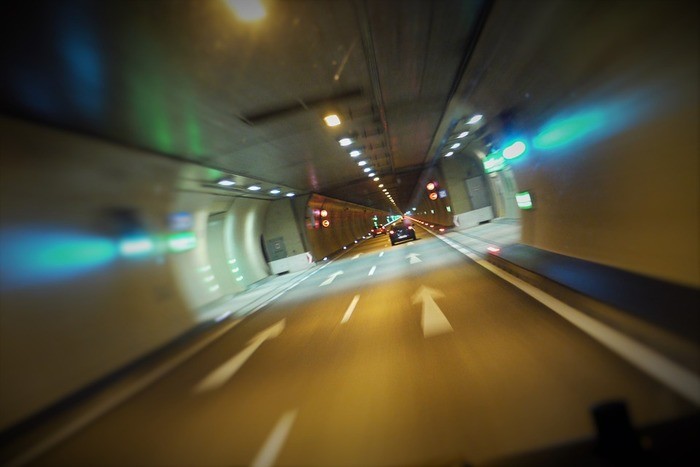 運転中にサングラスは必要?サングラス・選び方