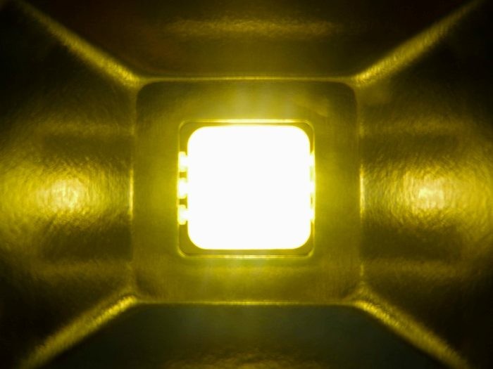 バイク用LEDヘッドライトの特徴・交換方法・カスタム方法