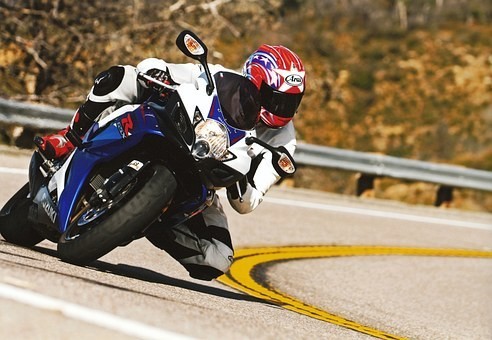 バイクのバックステップのメリットと自作する方法