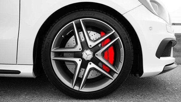 【車種別】ブレーキパッドの交換時期・サイン・リアとの違い|音