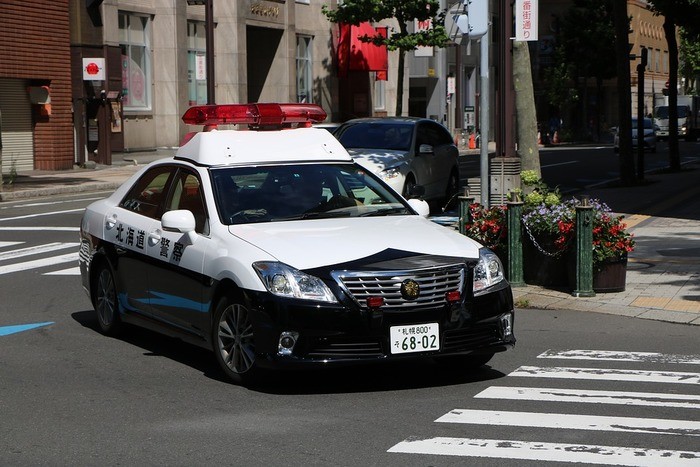 護送車に使われる車の特徴3つ・人員輸送車との違い