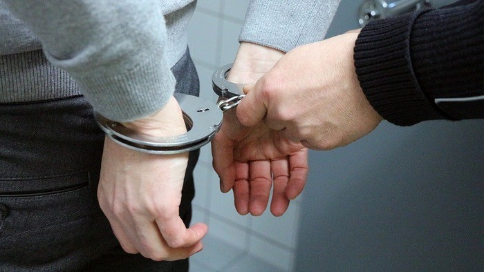 もし無免許運転で捕まったら|無免許運転と幇助の罪・欠格期間・未成年の場合