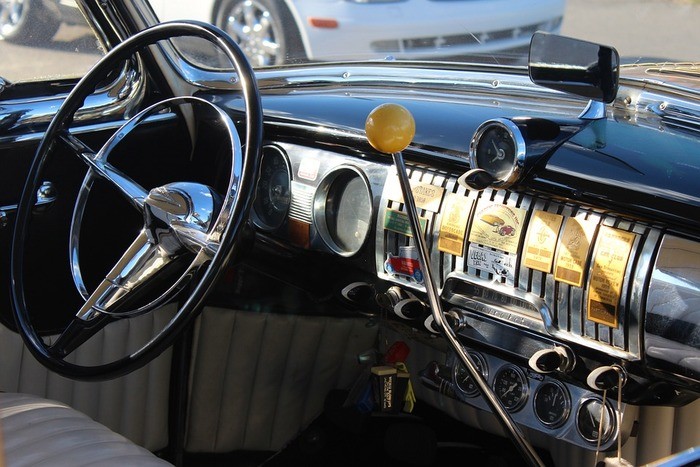 トランスフォーマーのバンブルビーの車種|値段・最新の車