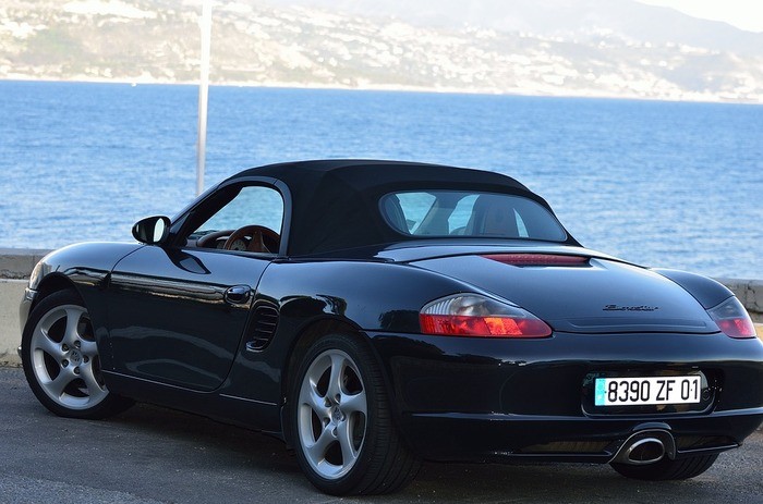 右ハンドルのポルシェはださい？中古車と新車の選び方