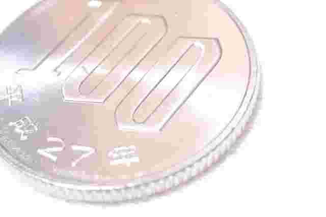 100円玉硬貨アップ