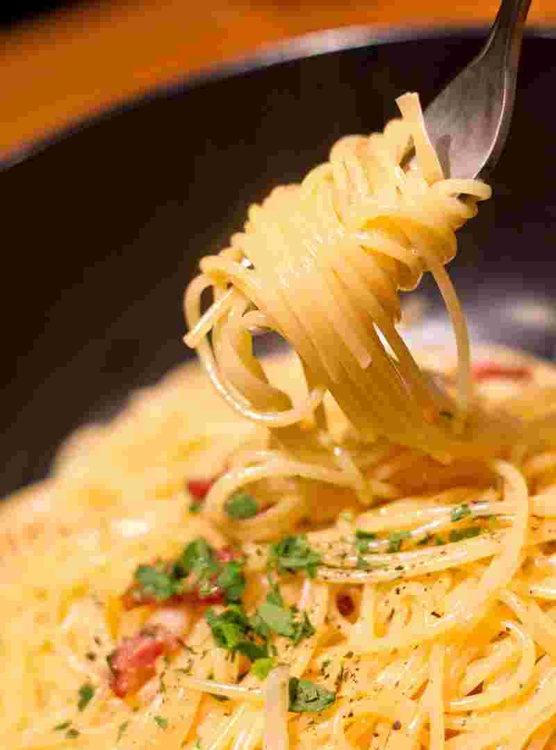 巻き上げているパスタ