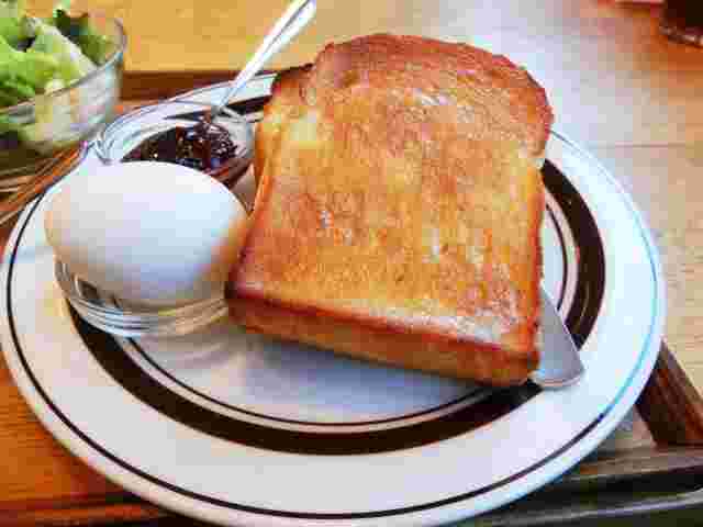 カリカリに焼かれたトーストとモーニングセット